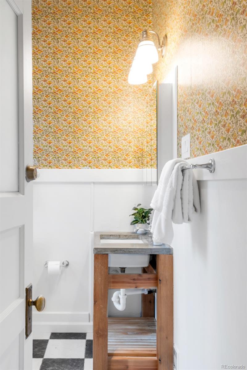 3905 Tejon Street Denver, CO 80211 - Photo 15 of 47 a utility room with a window