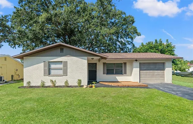 a view of a house with a yard