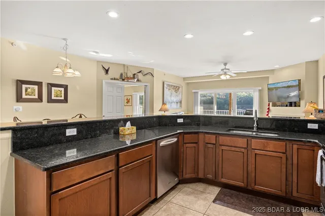 $345,000 | 166 Oak Harbor Drive, Unit 2A, Camdenton, MO 65020