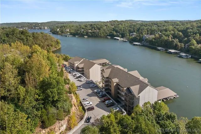 $345,000 | 166 Oak Harbor Drive, Unit 2A, Camdenton, MO 65020
