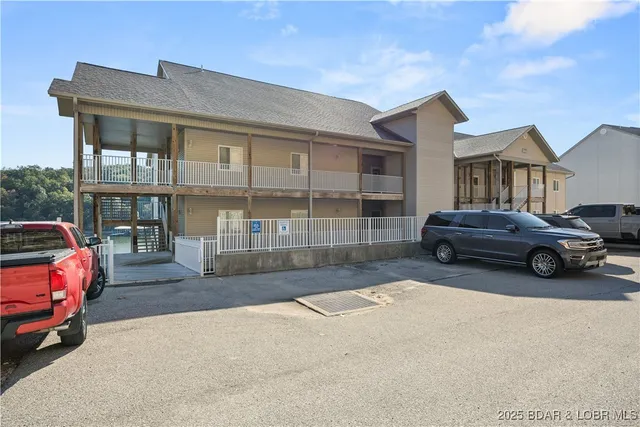 $345,000 | 166 Oak Harbor Drive, Unit 2A, Camdenton, MO 65020