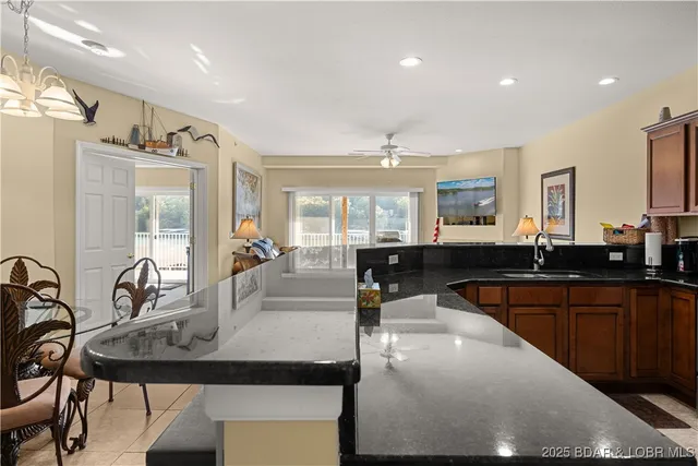 $345,000 | 166 Oak Harbor Drive, Unit 2A, Camdenton, MO 65020