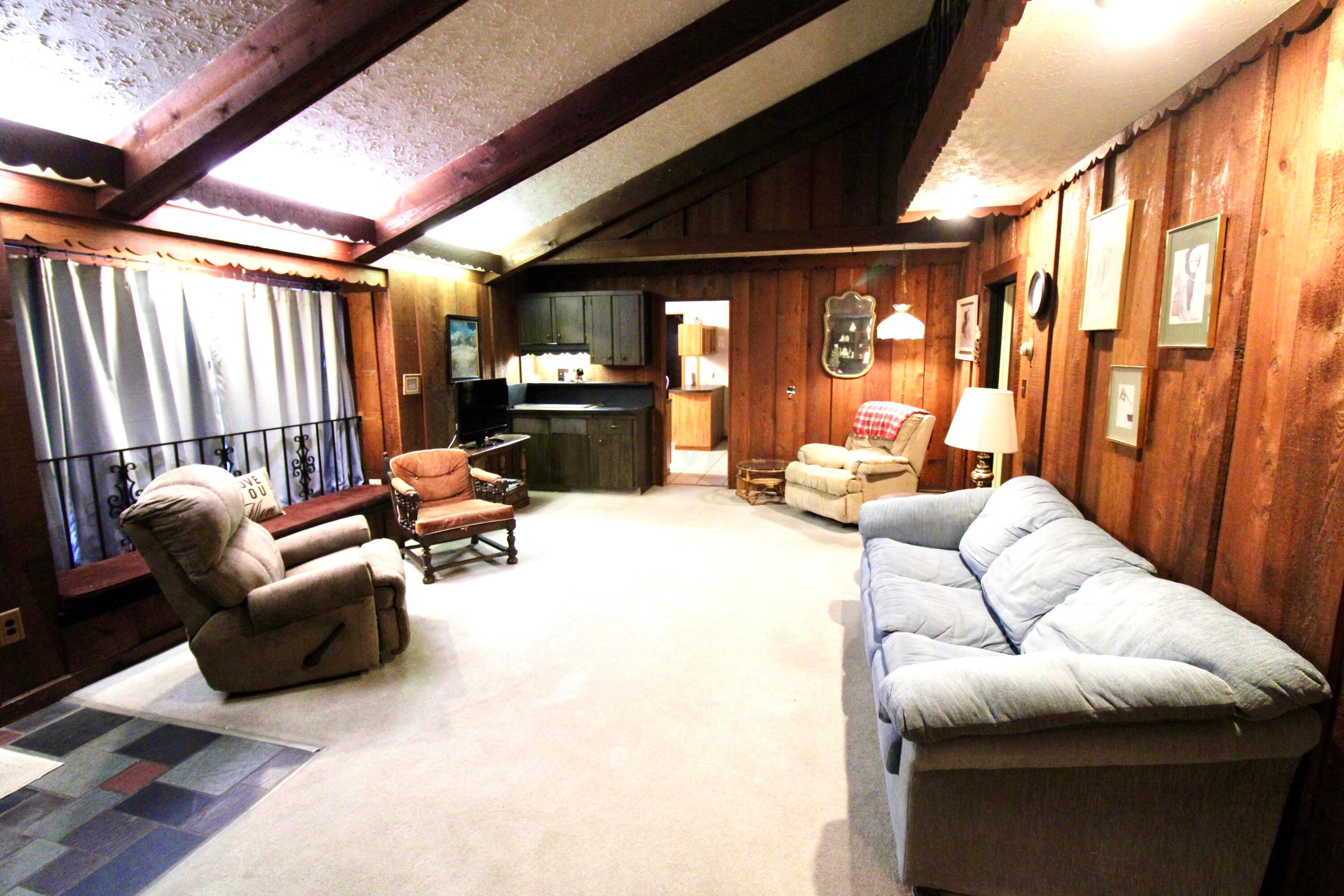 3464-3466 Eakin Road Columbus, OH 43204 - Photo 5 of 51 Great Room