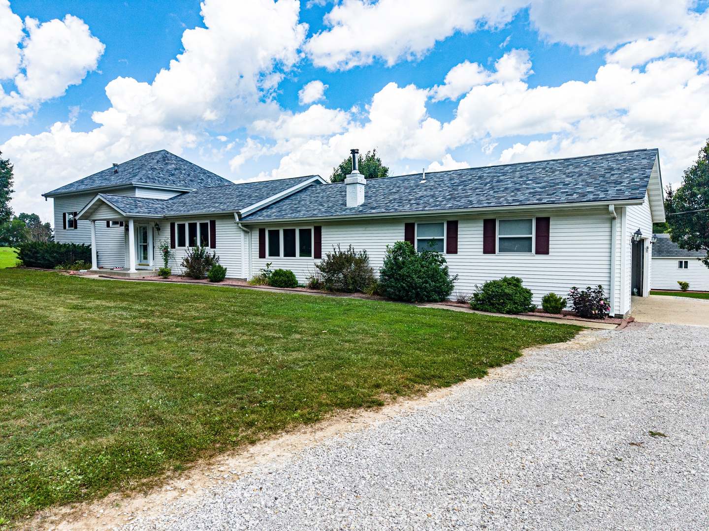 4022 Landmark Road Iuka, IL 62849 - Photo 2 of 29 Gallery Image 2