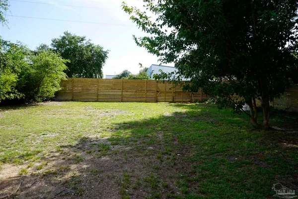 a view of yard with a house in the background