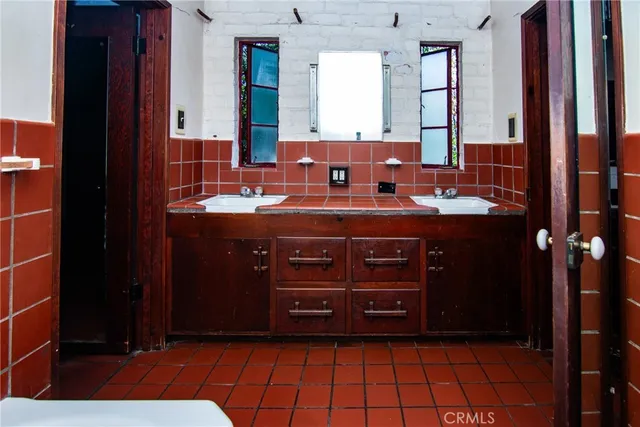 $2,095,000 | 4405 Carpenter Avenue, Studio City, CA 91607