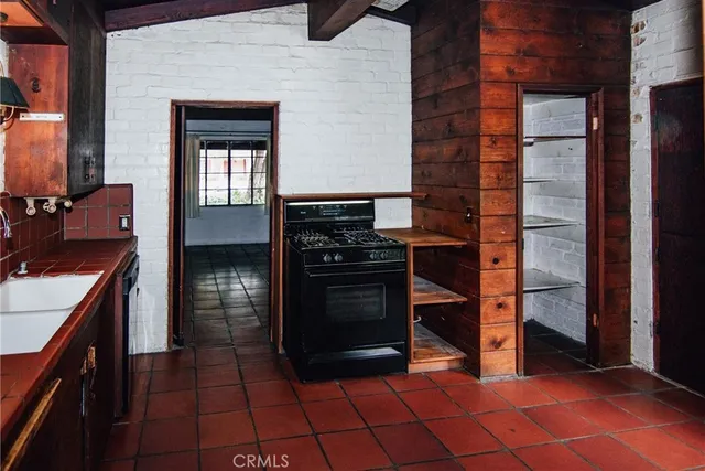 $2,095,000 | 4405 Carpenter Avenue, Studio City, CA 91607