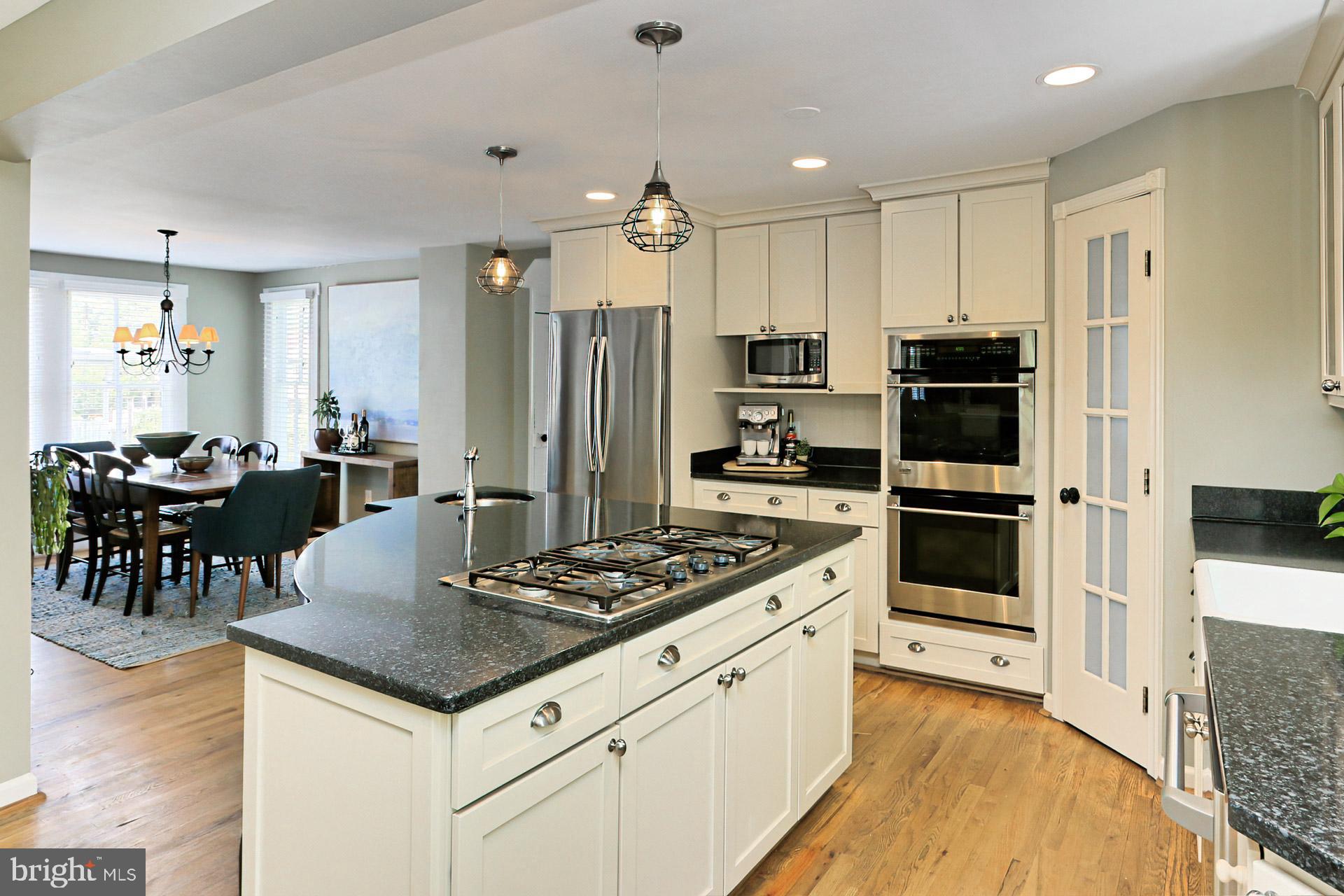 12635 Chapel Road Clifton, VA 20124 - Photo 15 of 62 Kitchen- Walk-In Pantry/Stainless Steel Appliances