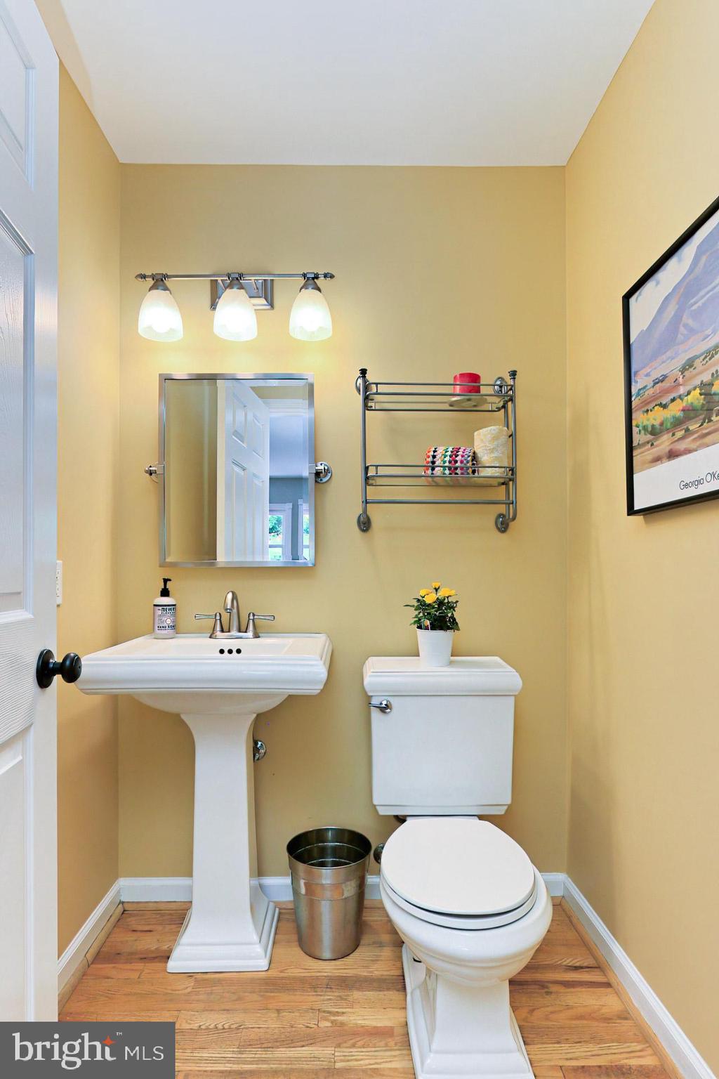 12635 Chapel Road Clifton, VA 20124 - Photo 21 of 62 Main Floor Powder Room