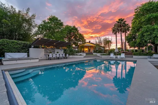 $2,500,000 | 10936 Eastside Road, Healdsburg, CA 95448