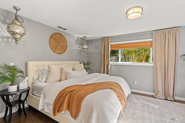 $2,500,000 | 10936 Eastside Road, Healdsburg, CA 95448