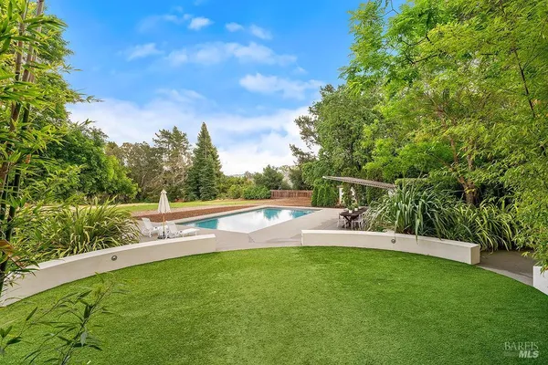 $2,500,000 | 10936 Eastside Road, Healdsburg, CA 95448