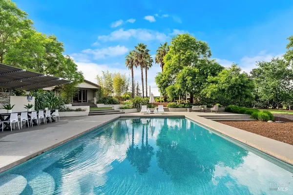 $2,500,000 | 10936 Eastside Road, Healdsburg, CA 95448