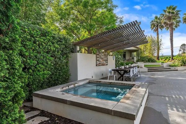 $2,500,000 | 10936 Eastside Road, Healdsburg, CA 95448