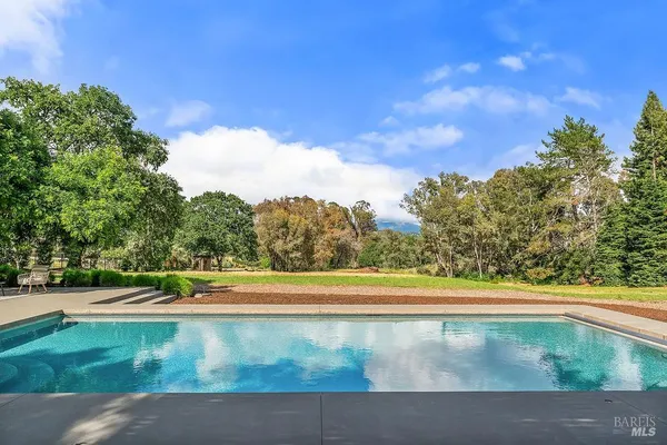$2,500,000 | 10936 Eastside Road, Healdsburg, CA 95448