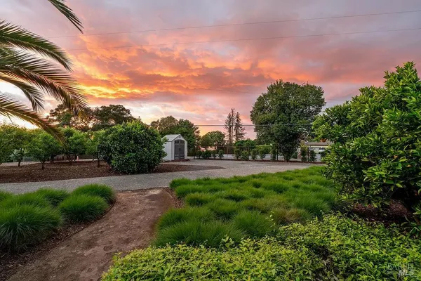 $2,500,000 | 10936 Eastside Road, Healdsburg, CA 95448