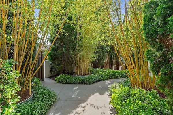 $2,500,000 | 10936 Eastside Road, Healdsburg, CA 95448