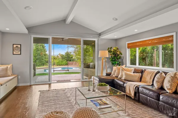 $2,500,000 | 10936 Eastside Road, Healdsburg, CA 95448