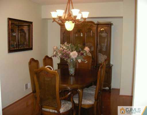 28 Pheasant Edison, NJ 08820 - Photo 3 of 7 Gallery Image 3