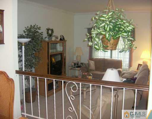 28 Pheasant Edison, NJ 08820 - Photo 4 of 7 Gallery Image 4