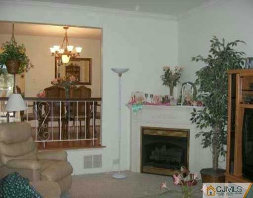 28 Pheasant Edison, NJ 08820 - Photo 5 of 7 Gallery Image 5