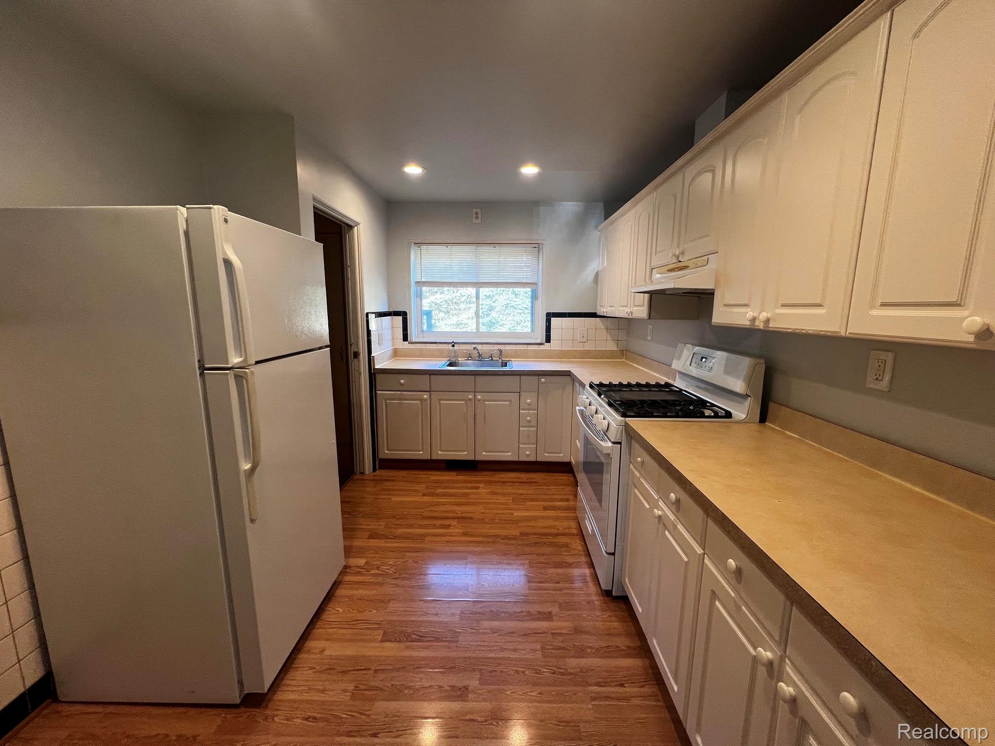 3431 Crooks Road Troy, MI 48084 - Photo 3 of 9 3.jpg