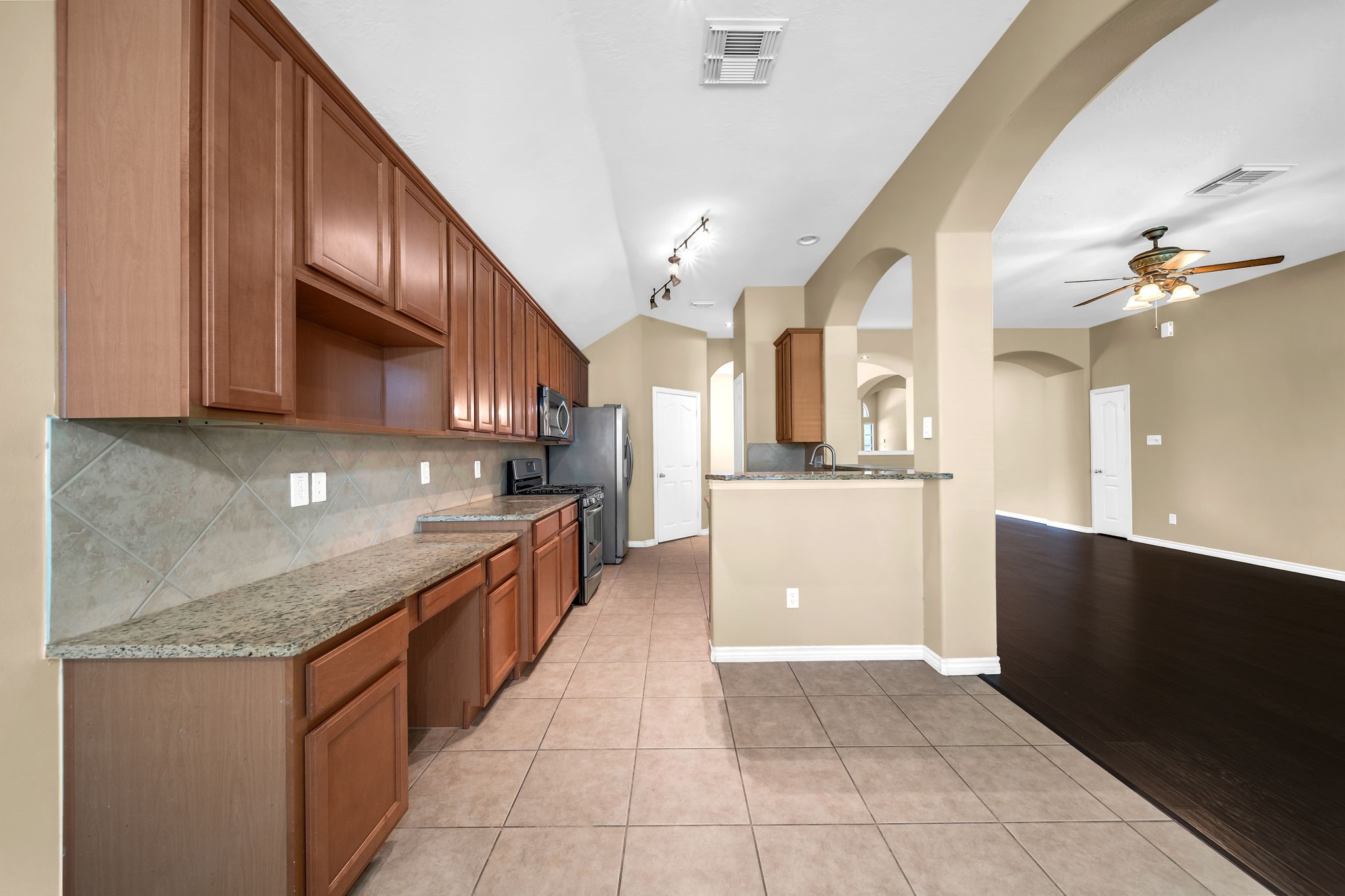 13823 Cane Valley Court Houston, TX 77044 - Photo 10 of 24