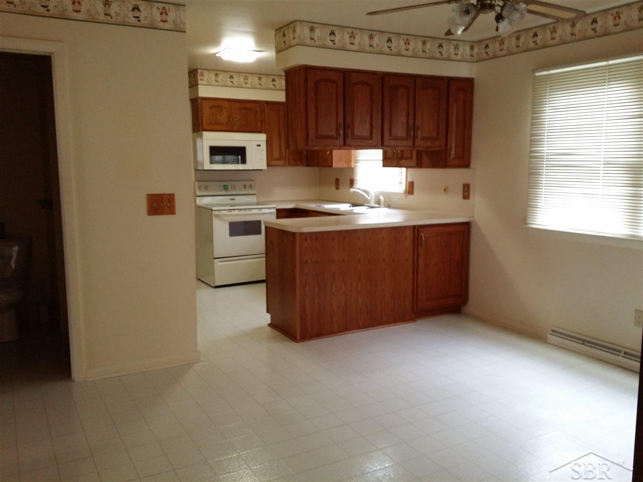 746 Stoneham Road Saginaw, MI 48638 - Photo 7 of 19 31270091-6.JPG
