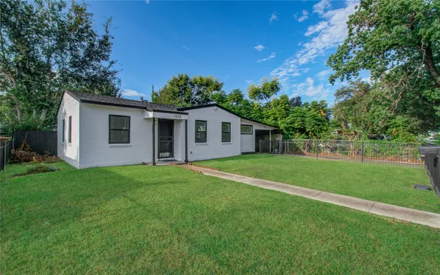 $2,000 | 7530 Park Pl Boulevard, Houston, TX 77087