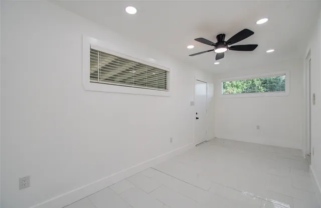 $2,000 | 7530 Park Pl Boulevard, Houston, TX 77087