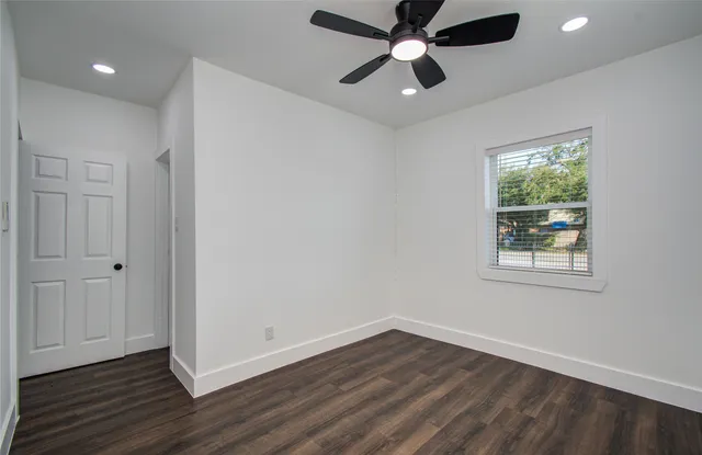 $2,000 | 7530 Park Pl Boulevard, Houston, TX 77087