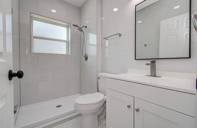 $2,000 | 7530 Park Pl Boulevard, Houston, TX 77087