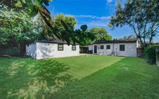 $2,000 | 7530 Park Pl Boulevard, Houston, TX 77087