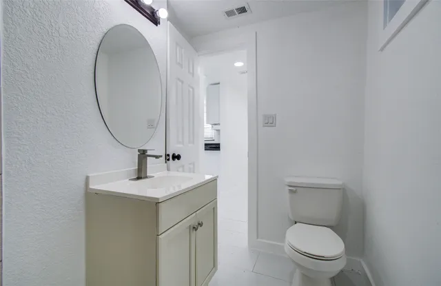 $2,000 | 7530 Park Pl Boulevard, Houston, TX 77087