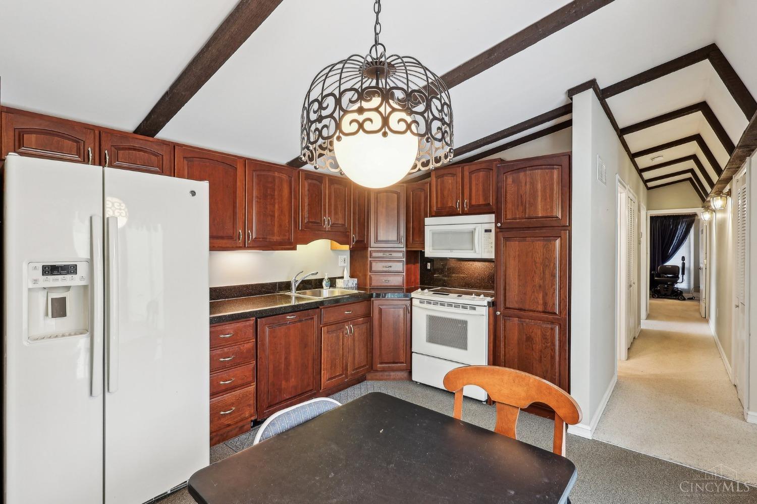 8253 Daleview Road Cincinnati, OH 45247 - Photo 13 of 40