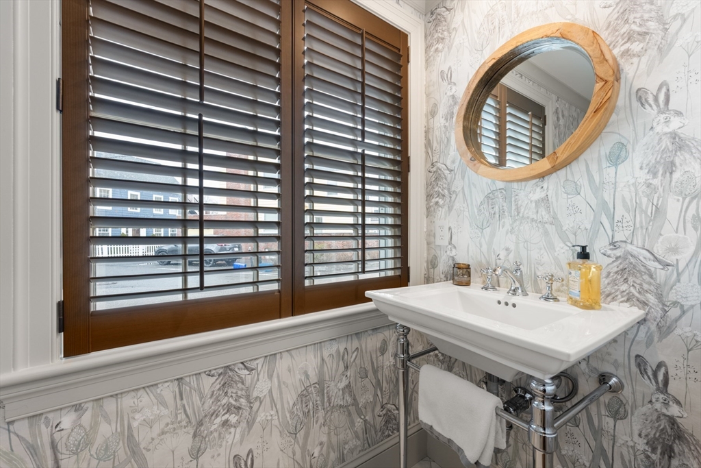 137 Front Street Marblehead, MA 01945 - Photo 17 of 40