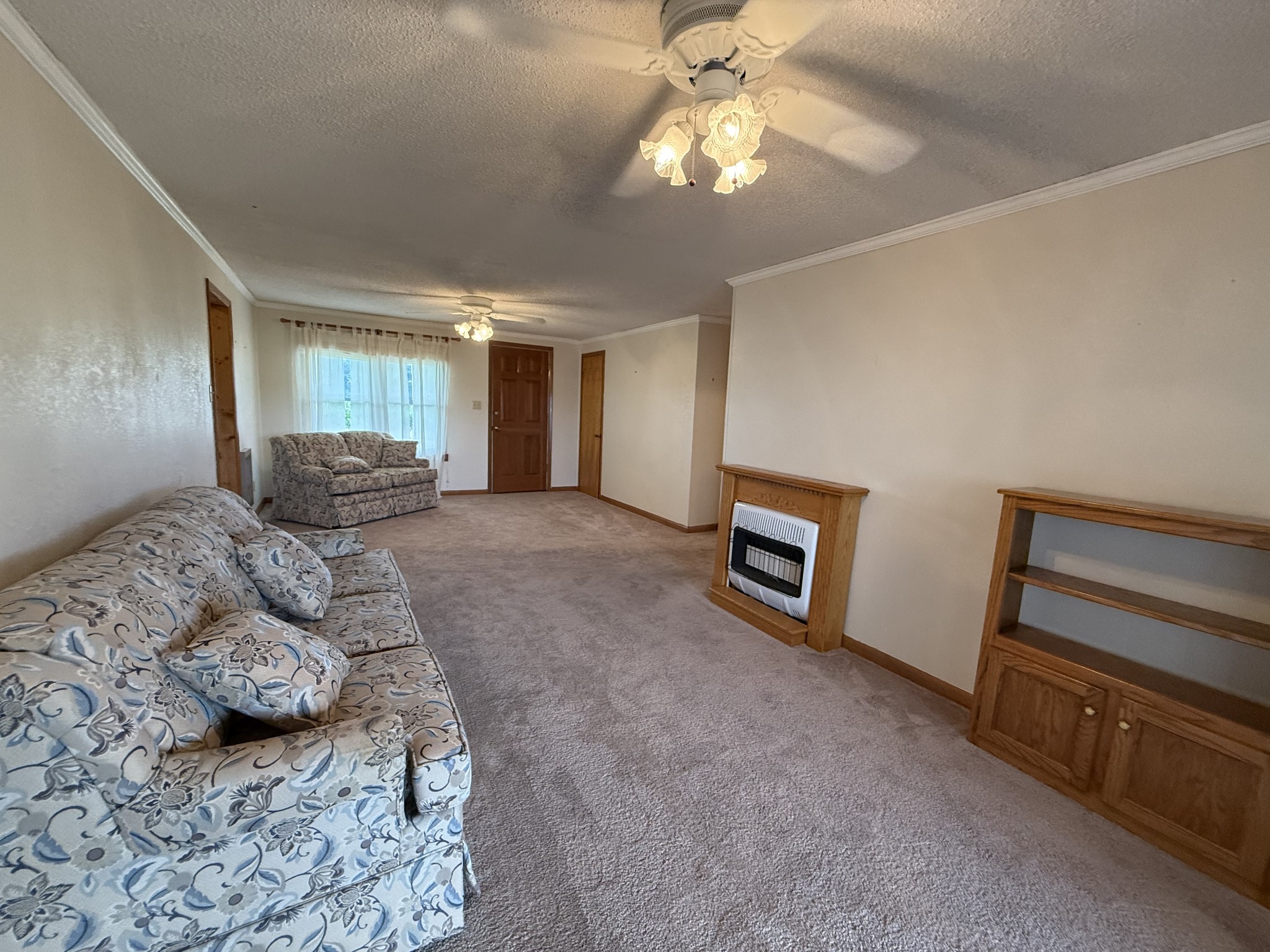 2971 Monroe Floyd Road Decherd, TN 37324 - Photo 8 of 26 a living room with furniture and a flat screen tv