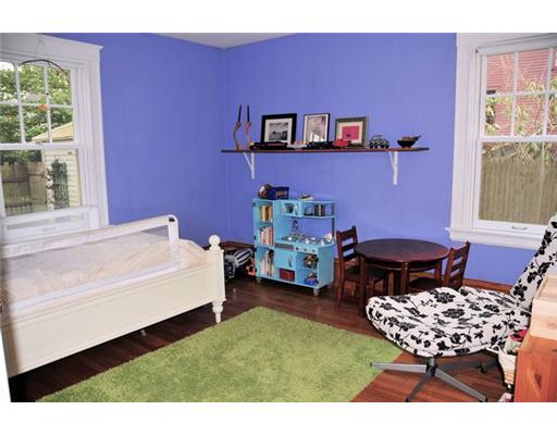 321 Rochambeau Avenue Providence, RI 02906 - Photo 8 of 12 Bedroom. 1st floor bedroom