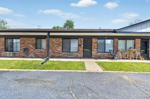 $1,275 | 151 East McHattie Street, Unit 6, South Lyon, MI 48178