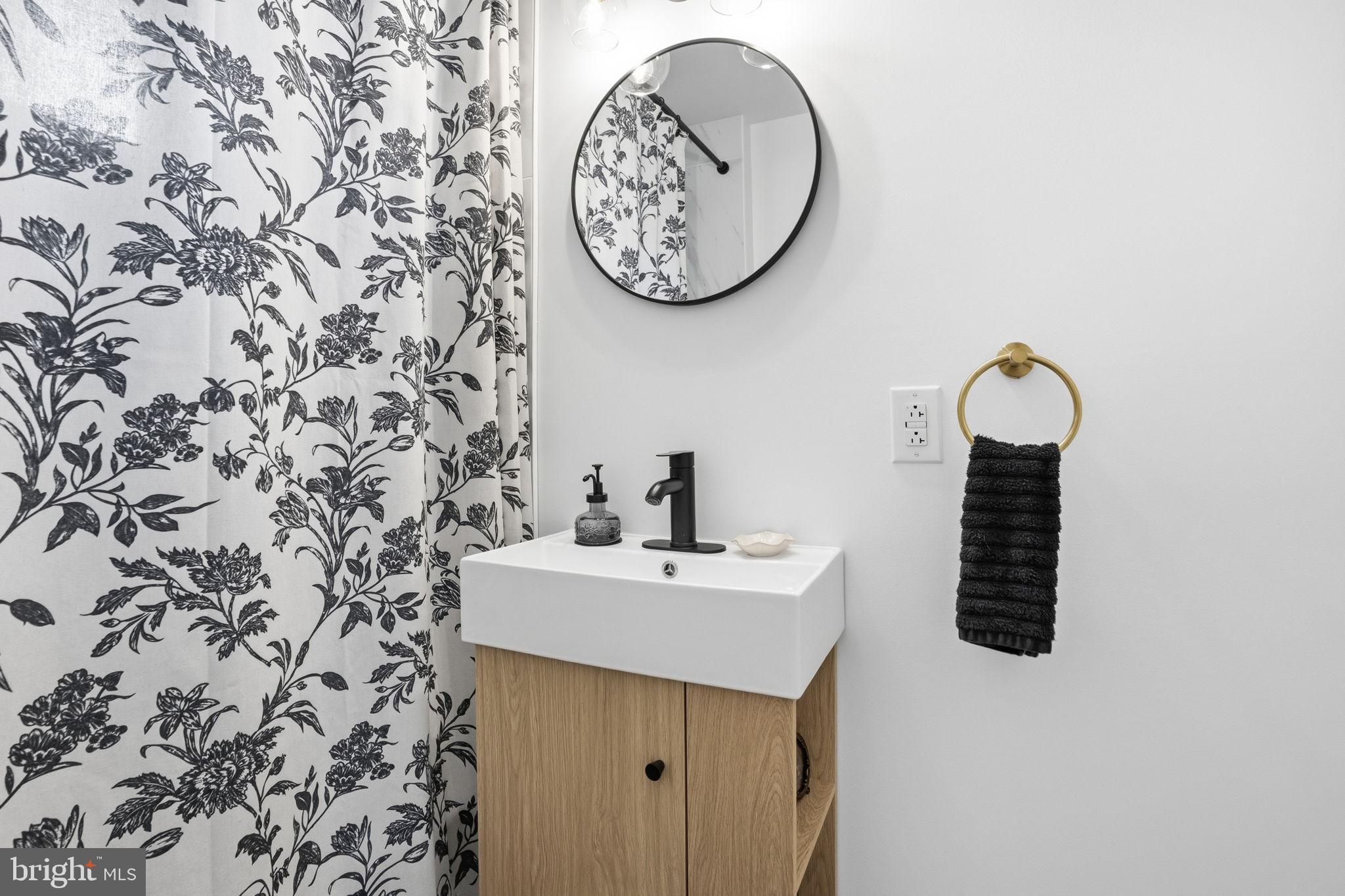 303 Radcliffe Road Glenside, PA 19038 - Photo 18 of 36 a bathroom with a sink and a mirror