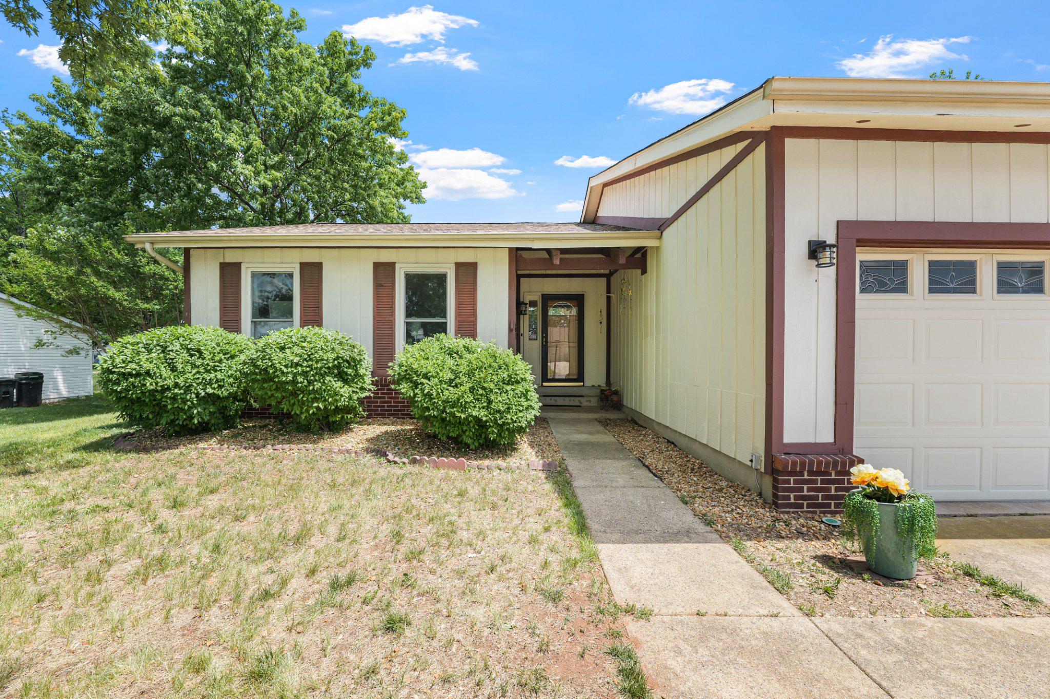 8871 Butternut Street Manassas, VA 20110 - Photo 4 of 29 Charming home with curb appeal.