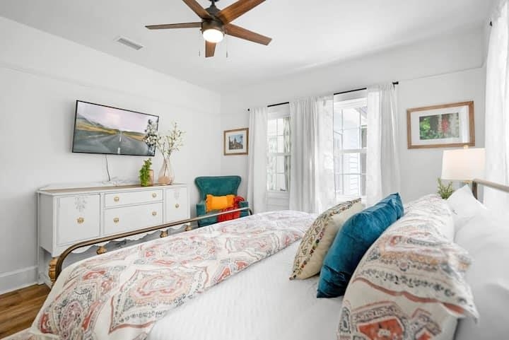 111 Colon Avenue St. Augustine, FL 32084 - Photo 27 of 46 a bedroom with a bed and window