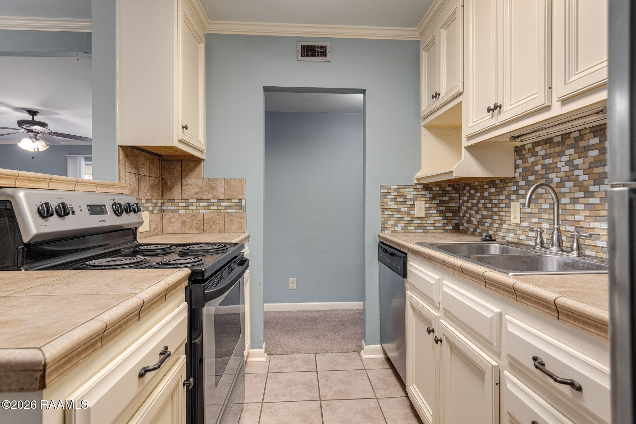 220 Doucet Road, Unit 241F Lafayette, LA 70503 - Photo 12 of 23 12-web-or-mls-220 Doucet Rd 241F-12