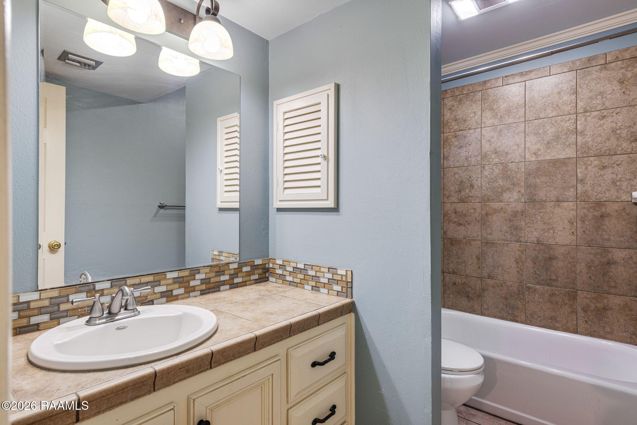 220 Doucet Road, Unit 241F Lafayette, LA 70503 - Photo 20 of 23 20-web-or-mls-220 Doucet Rd 241F-20