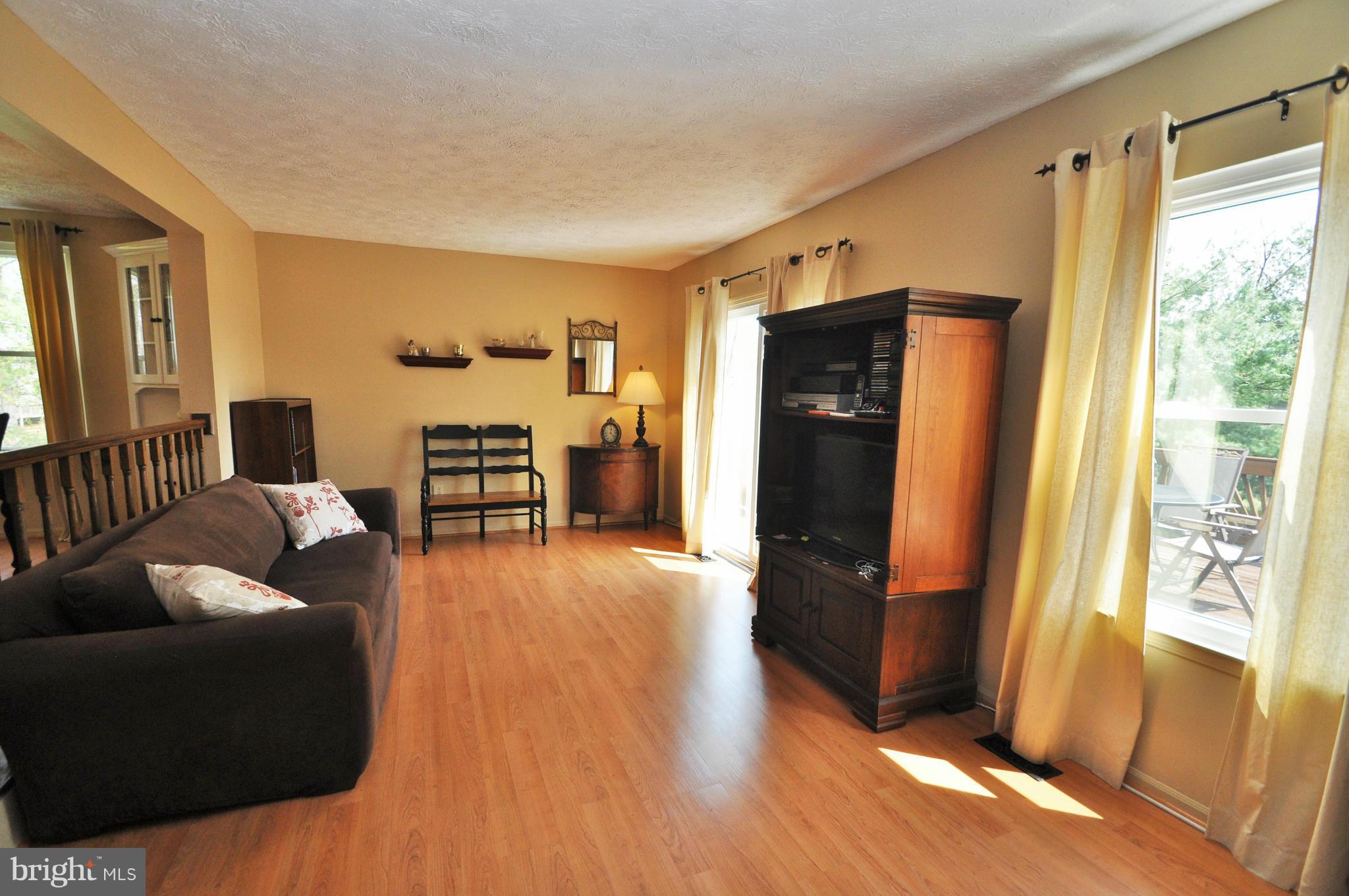 31 Hyacinth Road Baltimore, MD 21234 - Photo 14 of 30 Living Room