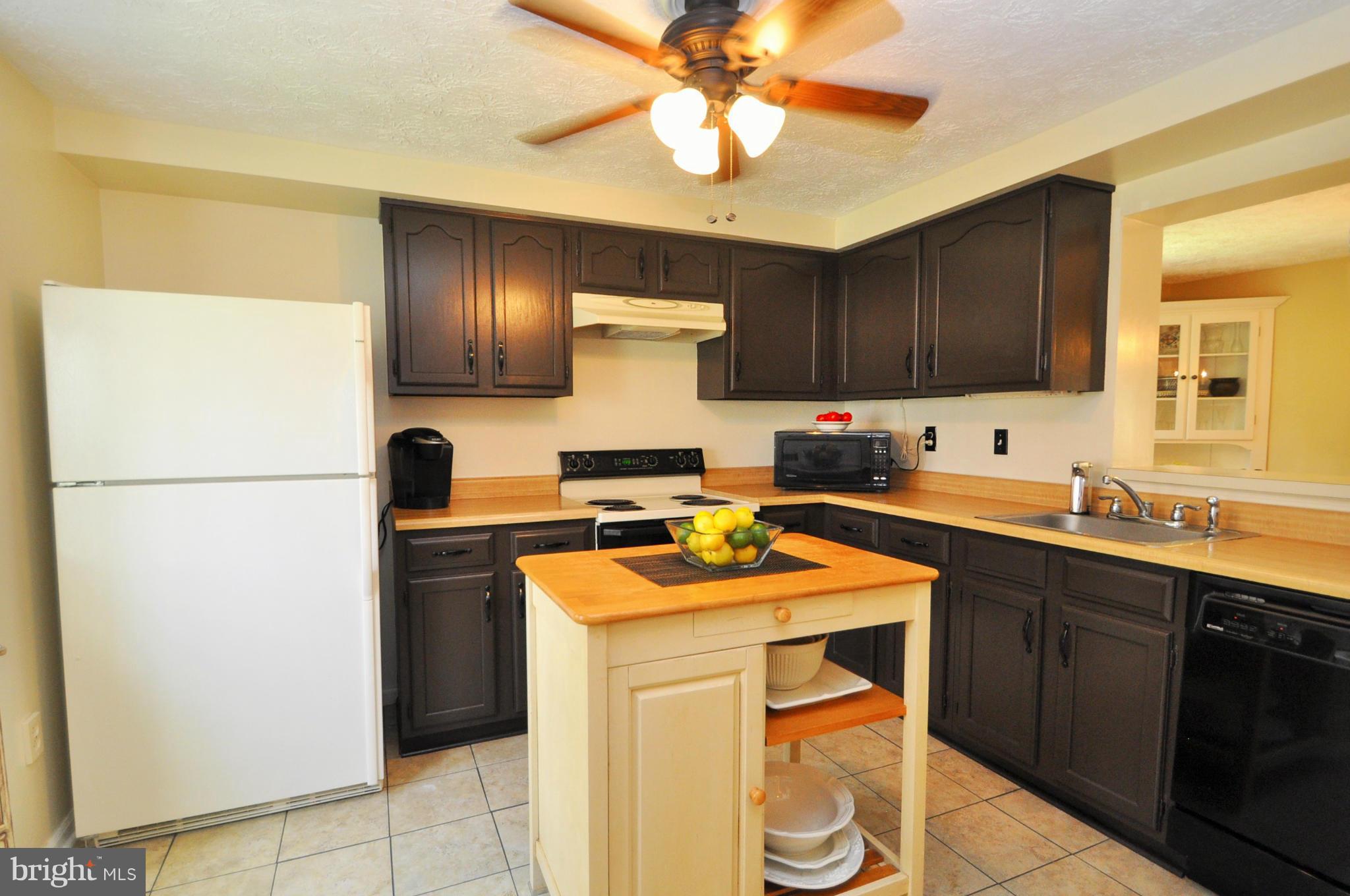 31 Hyacinth Road Baltimore, MD 21234 - Photo 8 of 30 Kitchen