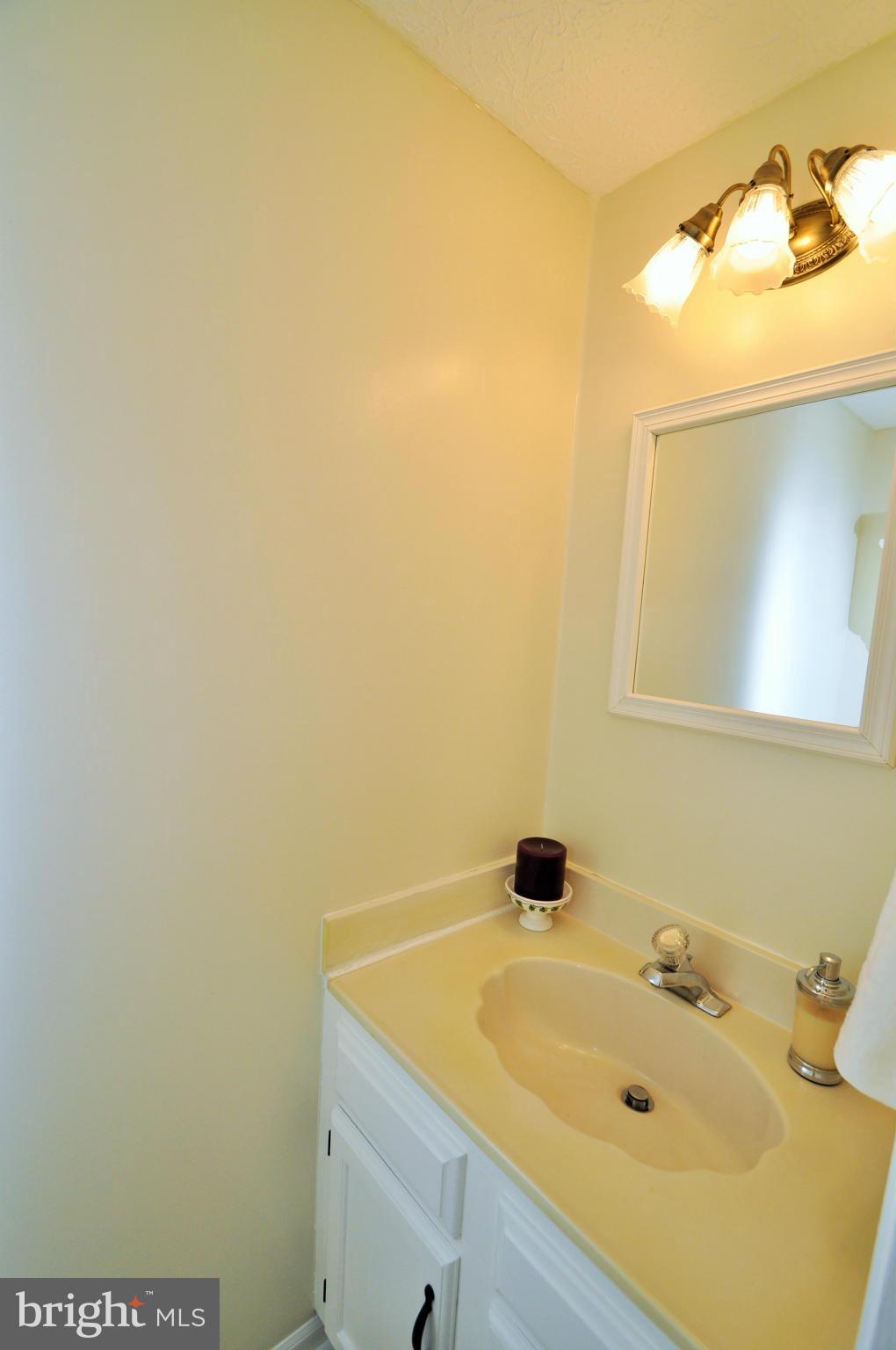 31 Hyacinth Road Baltimore, MD 21234 - Photo 9 of 30 Bath
