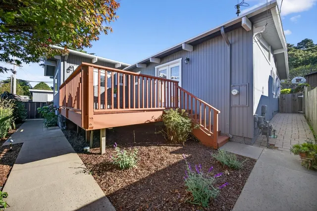 $1,449,000 | 1122 Presidio Boulevard, Pacific Grove, CA 93950