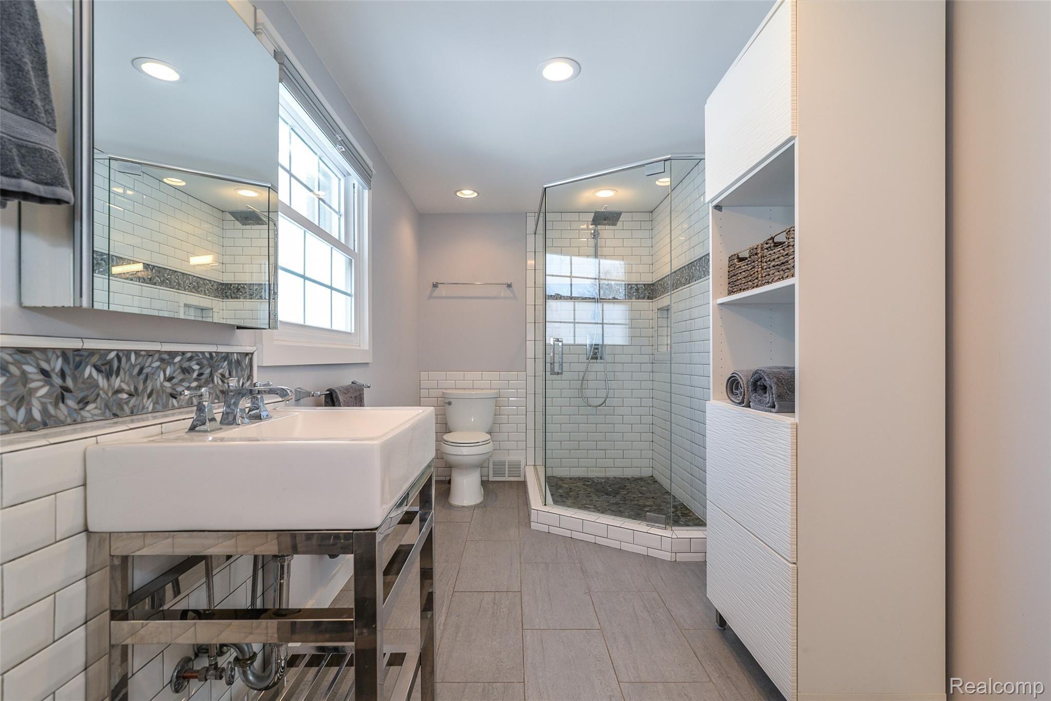 22759 Meadowbrook Road Novi, MI 48375 - Photo 20 of 36 MASTER BATHROOM