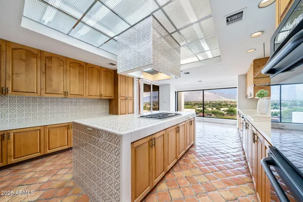 $1,295,000 | 8450 North Nob Hill Drive, Tucson, AZ 85742